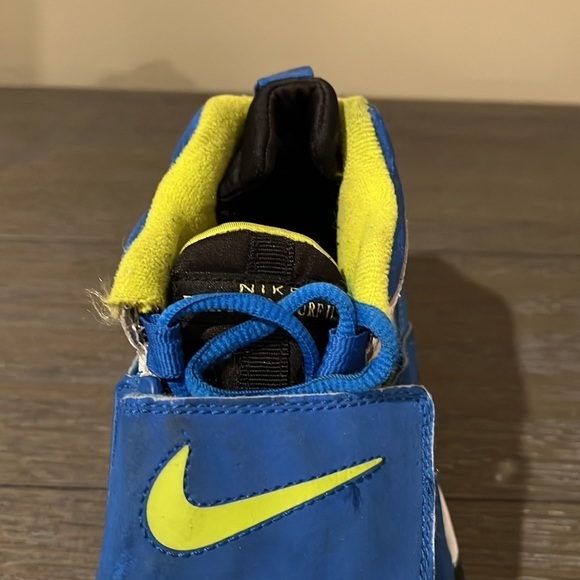 Nike Diamond Turf II boys tennis shoes, EUC, size 4 - Picture 6 of 8